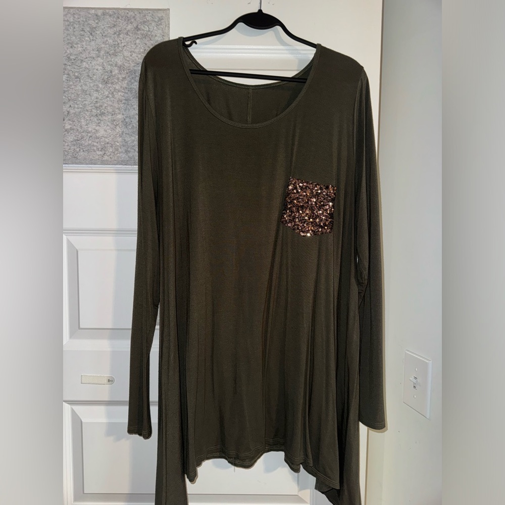 Tunic with gold sequined pocket